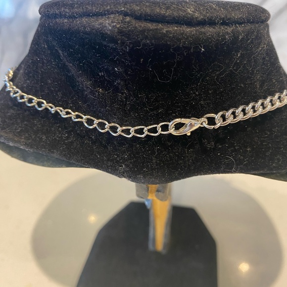 Elegant Silver Chain & Faux pearls and crystals Floral Necklace - Picture 7 of 7